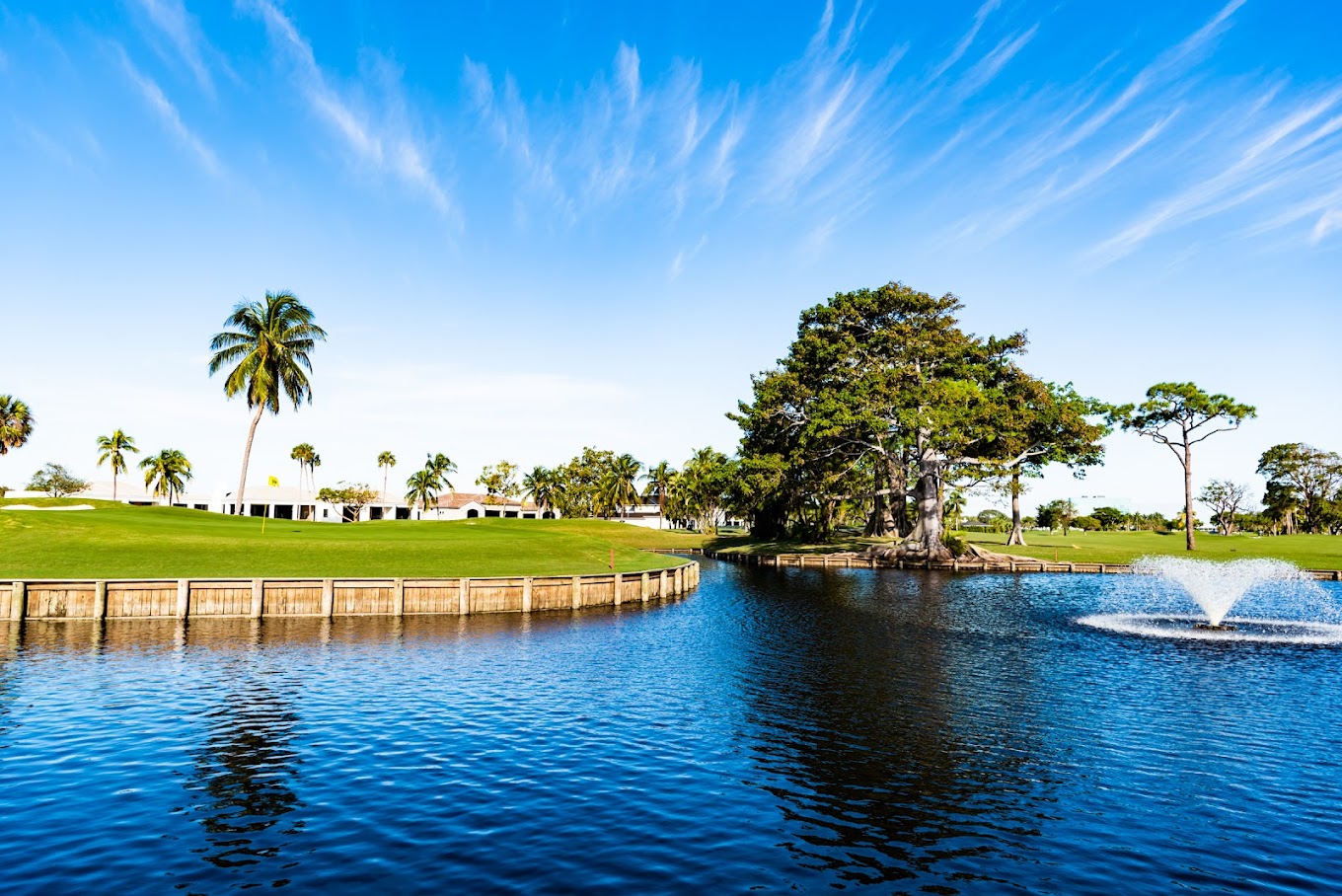 lake and greens at Coral Ridge Country Club of Fort Lauderdale